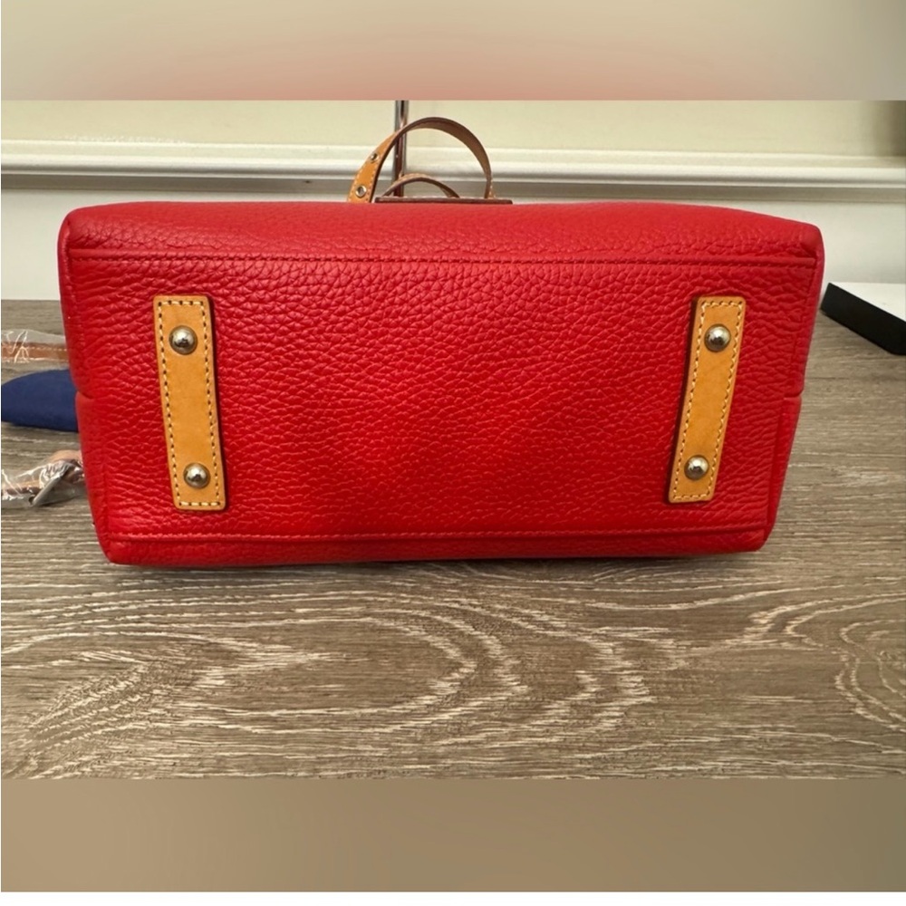 New Dooney & Bourke Emily Tote – Red Pebble Leather with Crossbody Strap - Picture 9 of 10